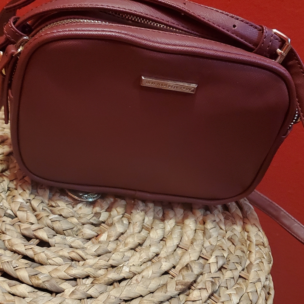 NEW YORK &COMPANY CROSSBODY BAG